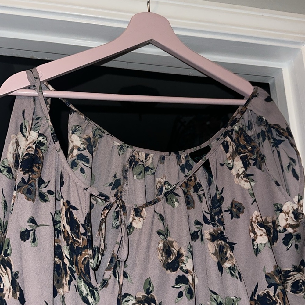 Floral pattern top - Picture 2 of 3